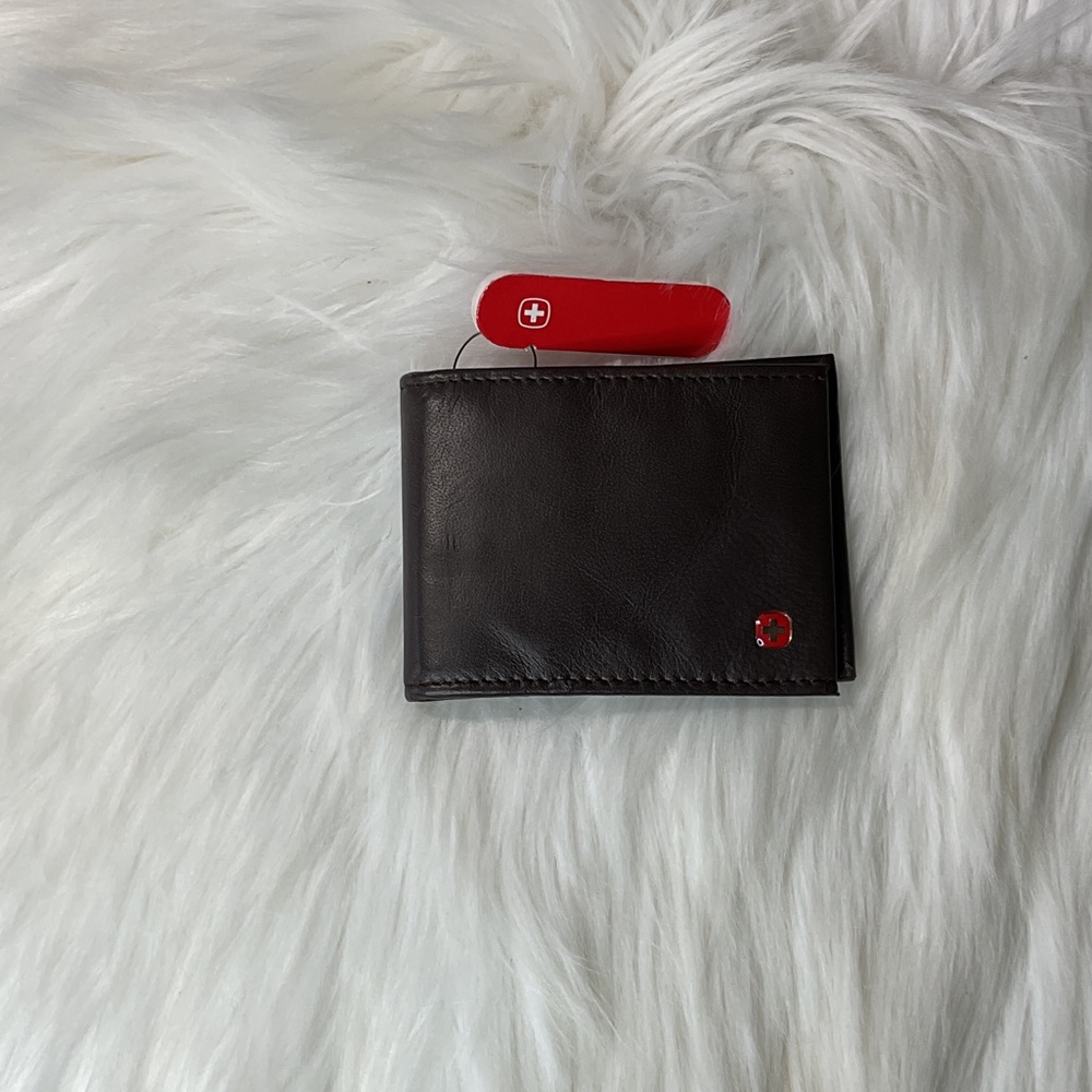 NWT Wenger Swiss Army Leather Wallet With Money Clip